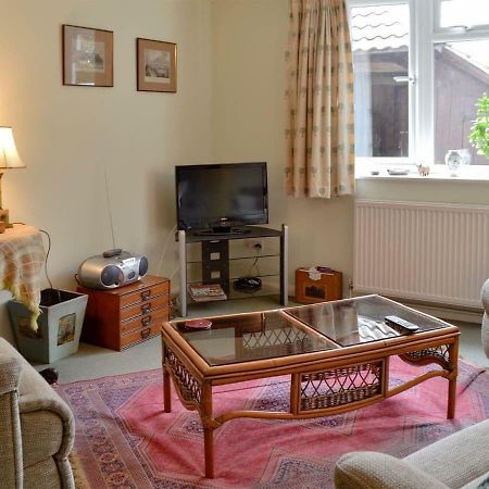 Swallow Barn Villa Chobham  Bagian luar foto