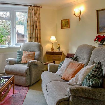 Swallow Barn Villa Chobham  Bagian luar foto