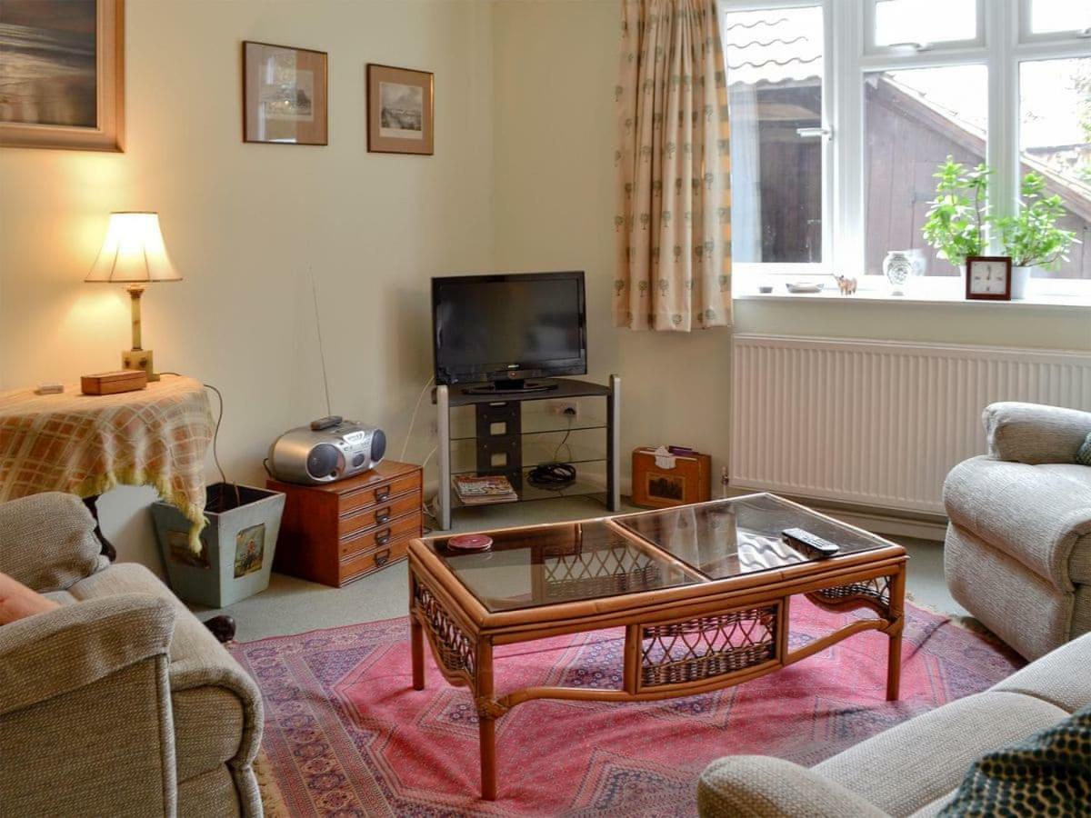 Swallow Barn Villa Chobham  Bagian luar foto