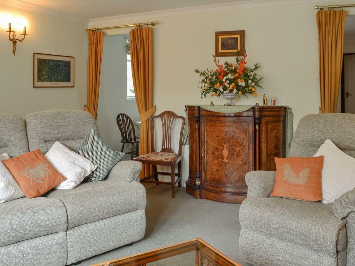 Swallow Barn Villa Chobham  Bagian luar foto